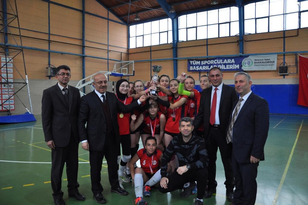 VOLEYBOLDA İL BİRİNCİSİ OLDULAR