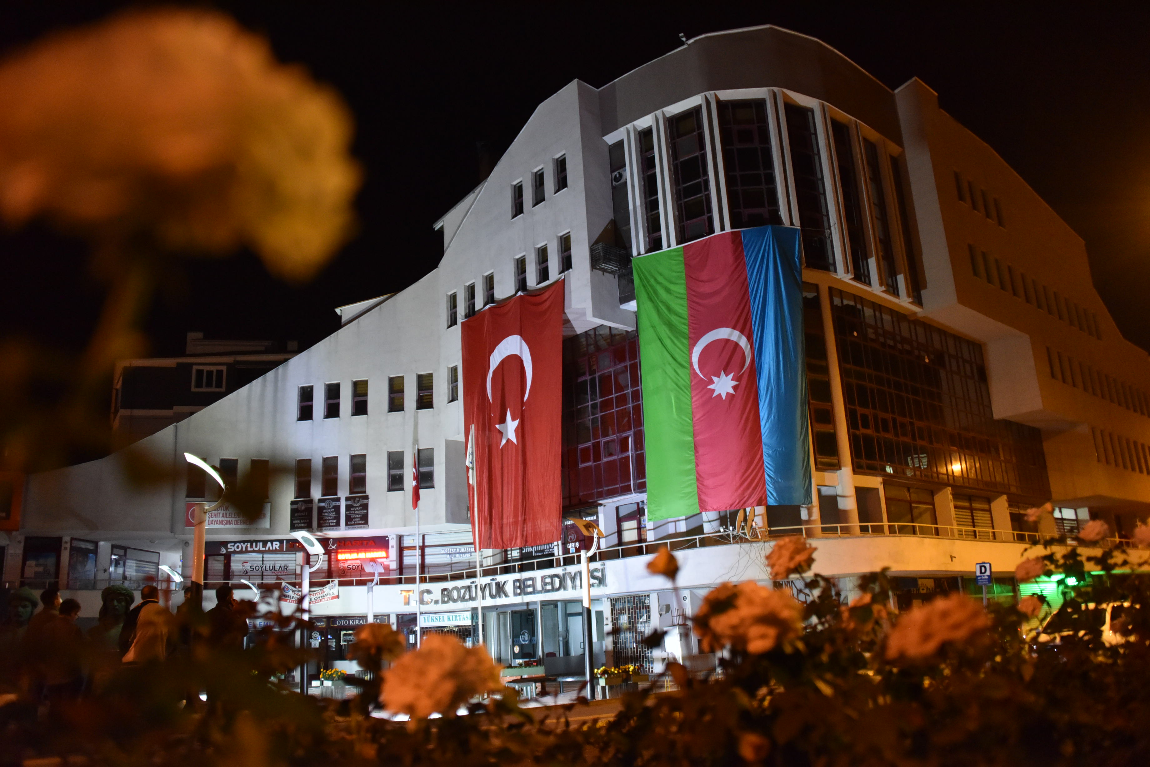 BOZÜYÜK BELEDİYESİ AZERBAYCAN'IN YANINDA