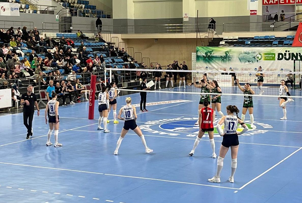 bsk-voleybol-15-hafta-sakarya-11-01-2025-11.jpeg