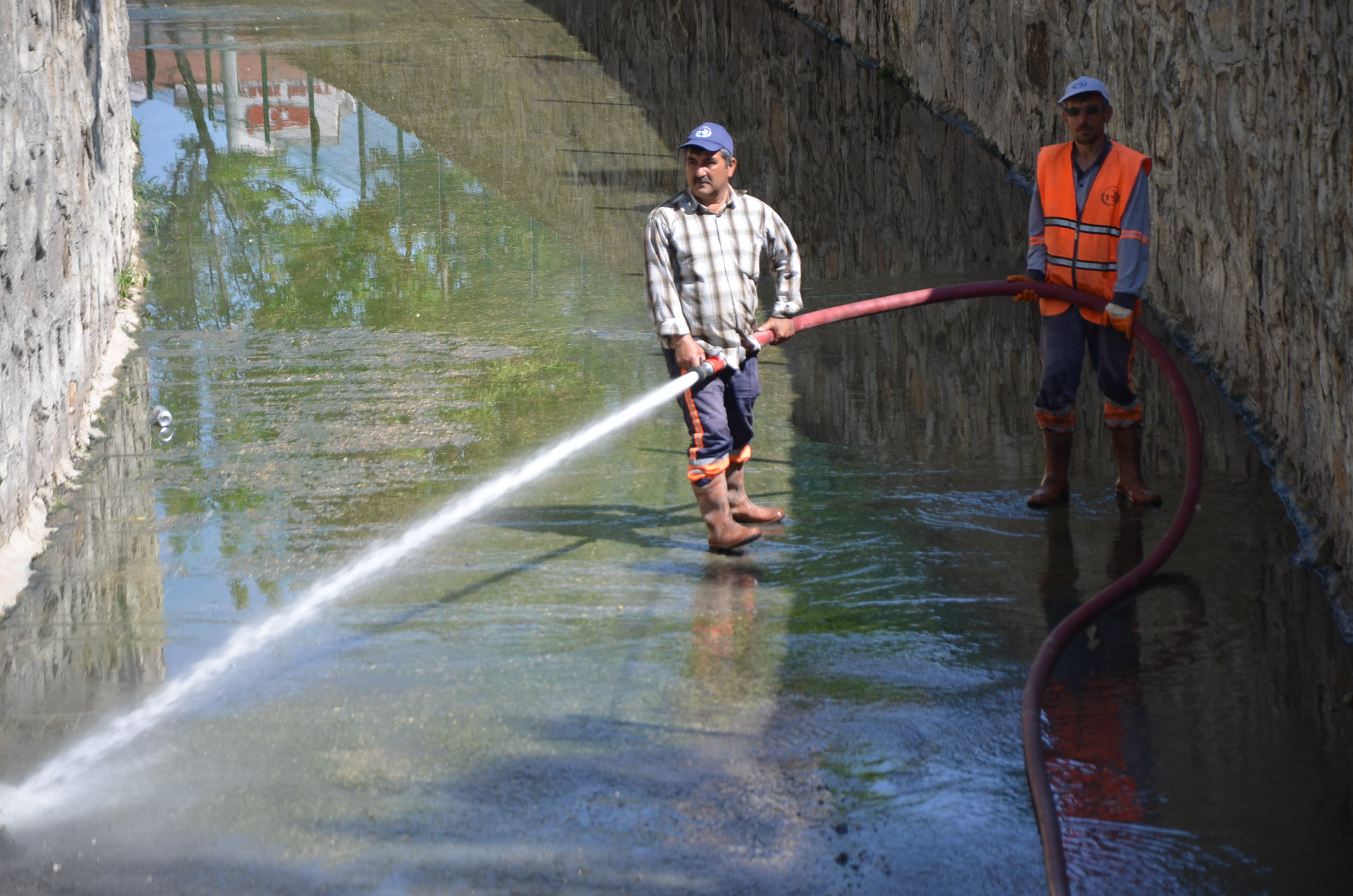 temizlik-isleri-kanal-temizligi--1.jpg